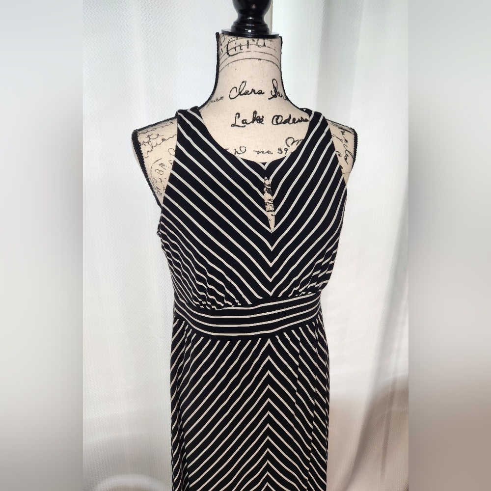 LOFT Maxi Dress - Picture 2 of 8